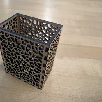 Voronoi pencil holder