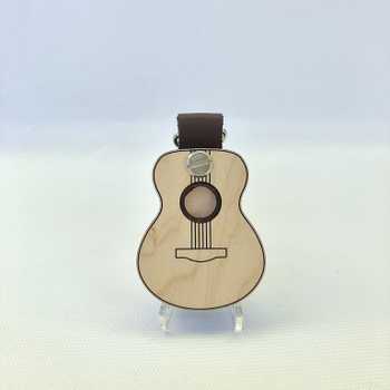 Pick me! - Guitar keychain with a twist